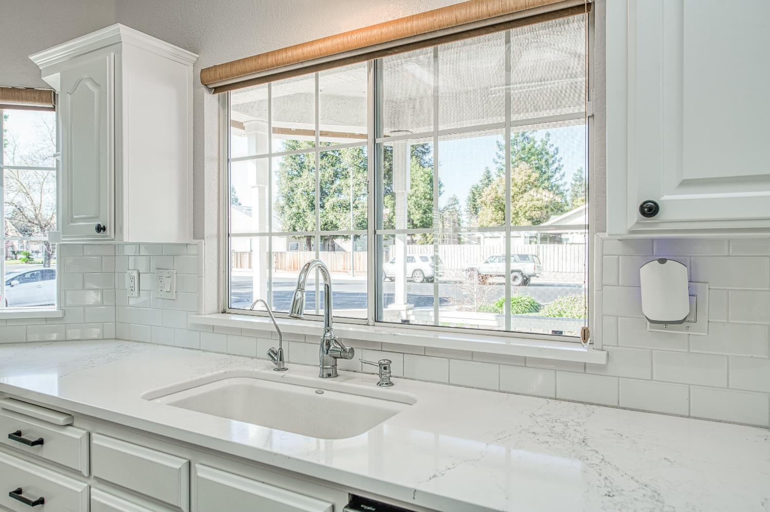 290 W Loyola Ave, Clovis, CA 93619