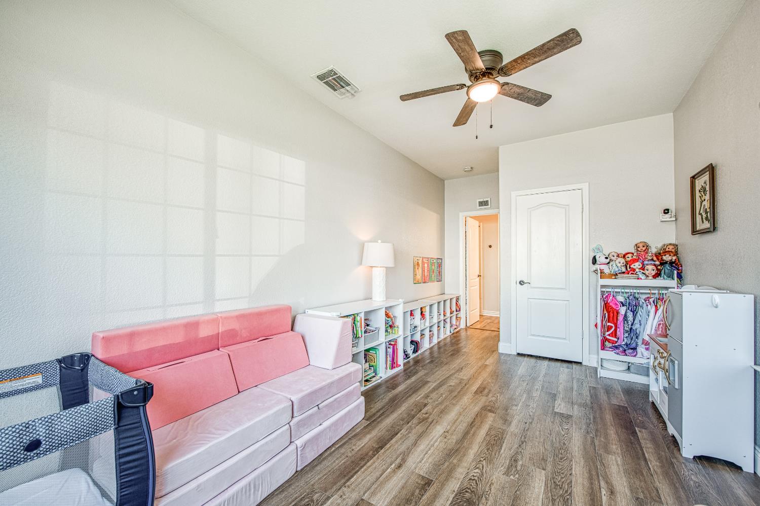 290 W Loyola Ave, Clovis, CA 93619