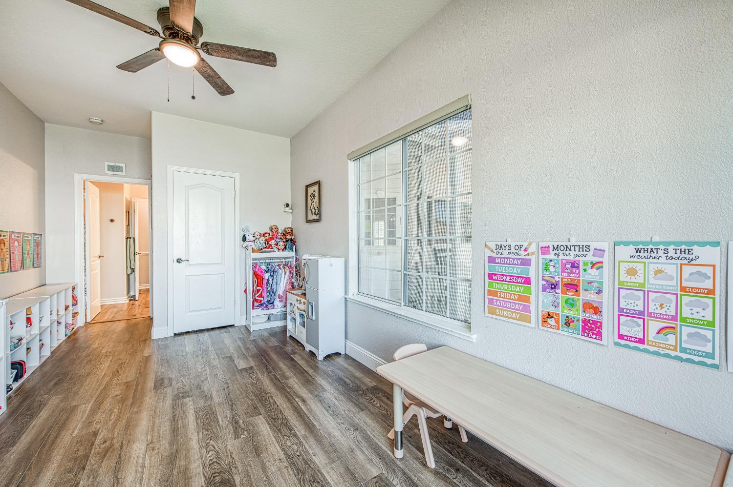 290 W Loyola Ave, Clovis, CA 93619