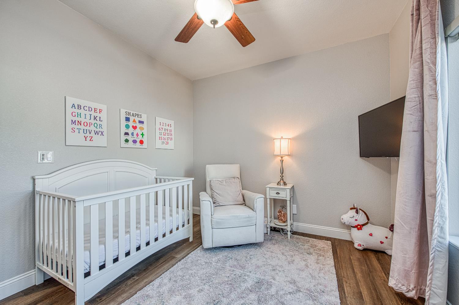 290 W Loyola Ave, Clovis, CA 93619