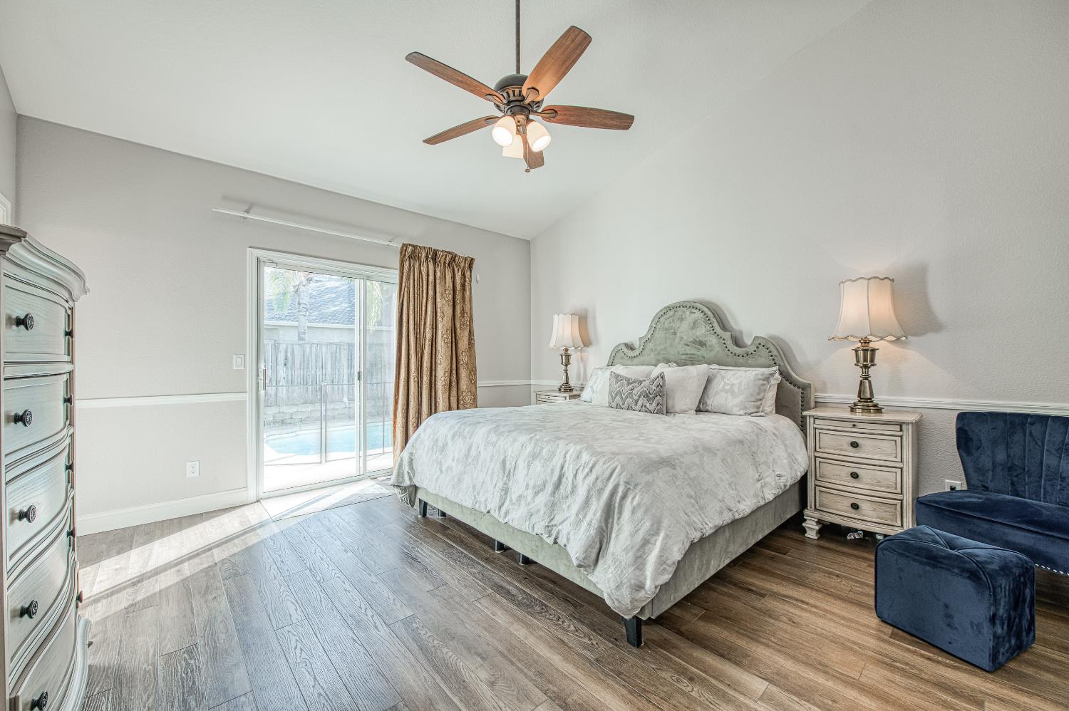 290 W Loyola Ave, Clovis, CA 93619