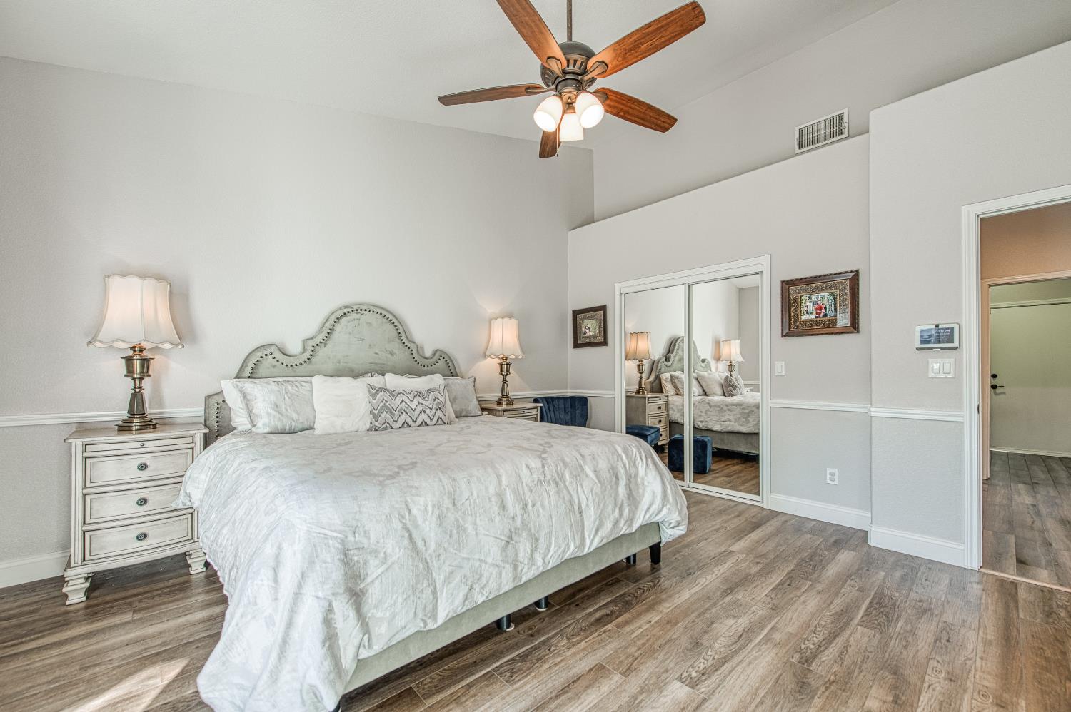 290 W Loyola Ave, Clovis, CA 93619