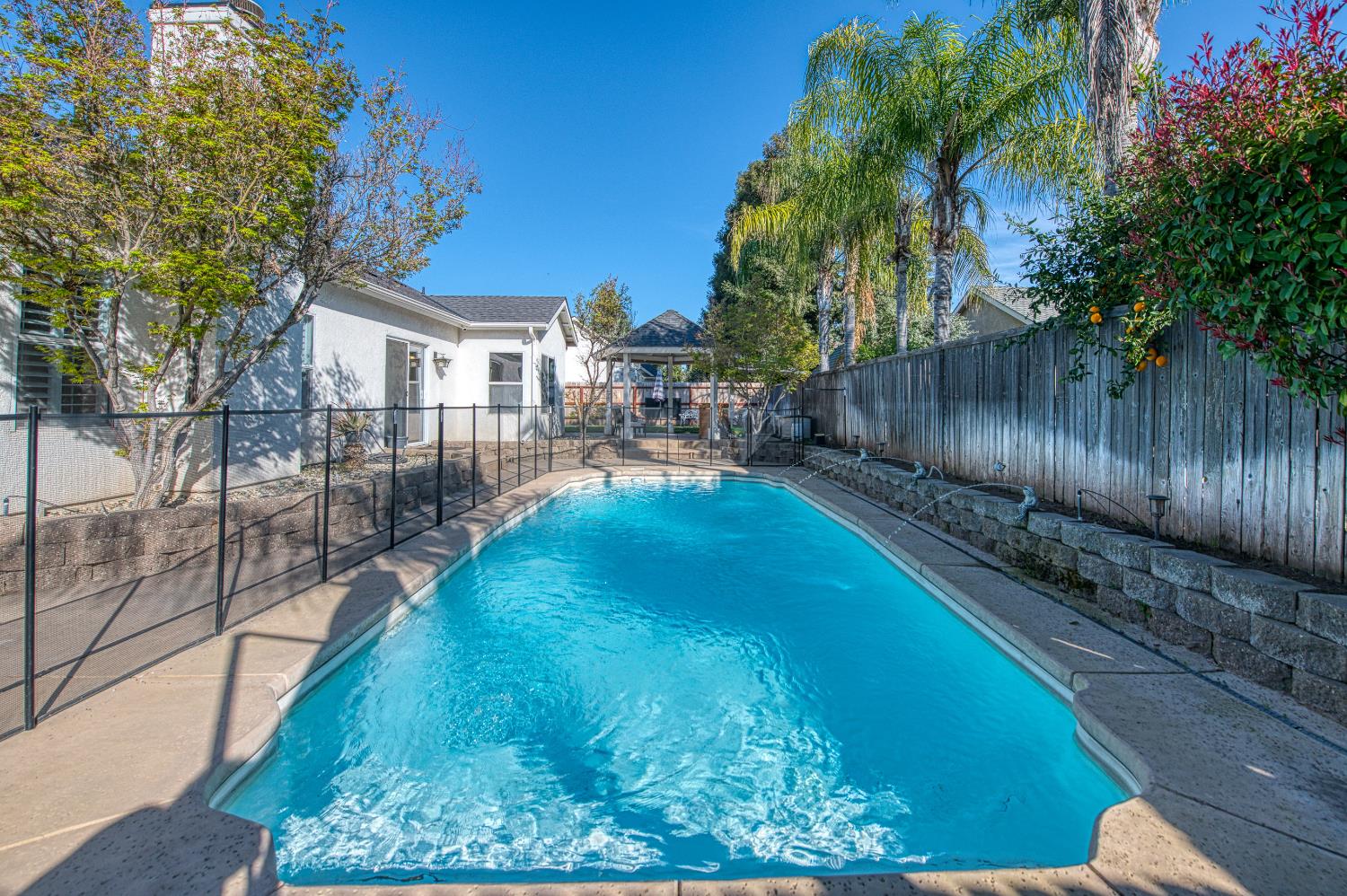 290 W Loyola Ave, Clovis, CA 93619