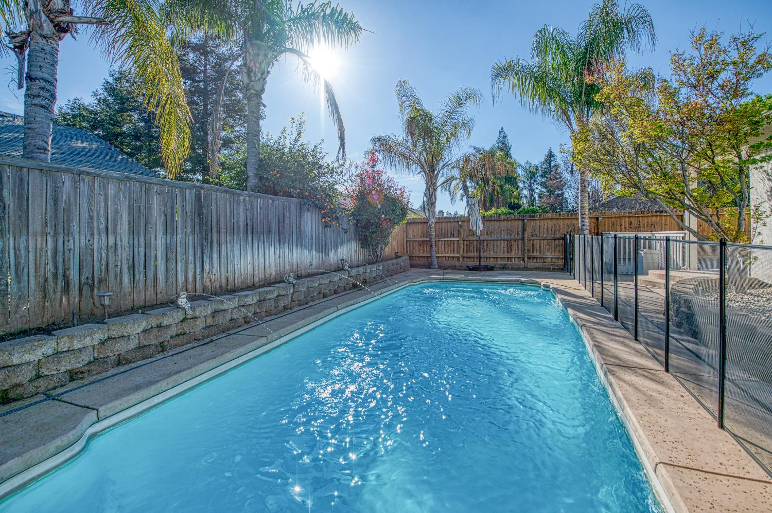 290 W Loyola Ave, Clovis, CA 93619