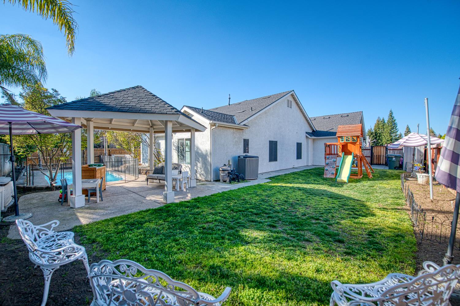 290 W Loyola Ave, Clovis, CA 93619