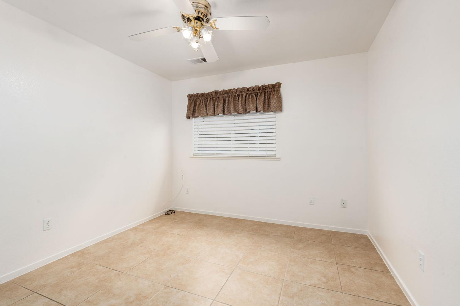 23663 Las Palmas Ave, Madera, CA 93637