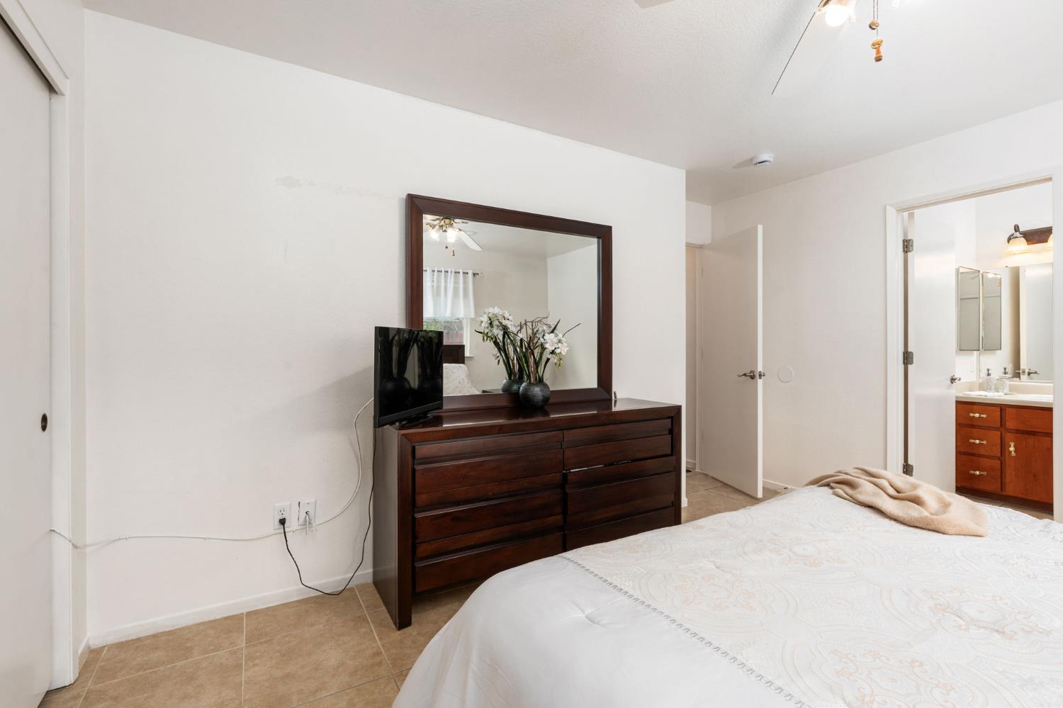 23663 Las Palmas Ave, Madera, CA 93637