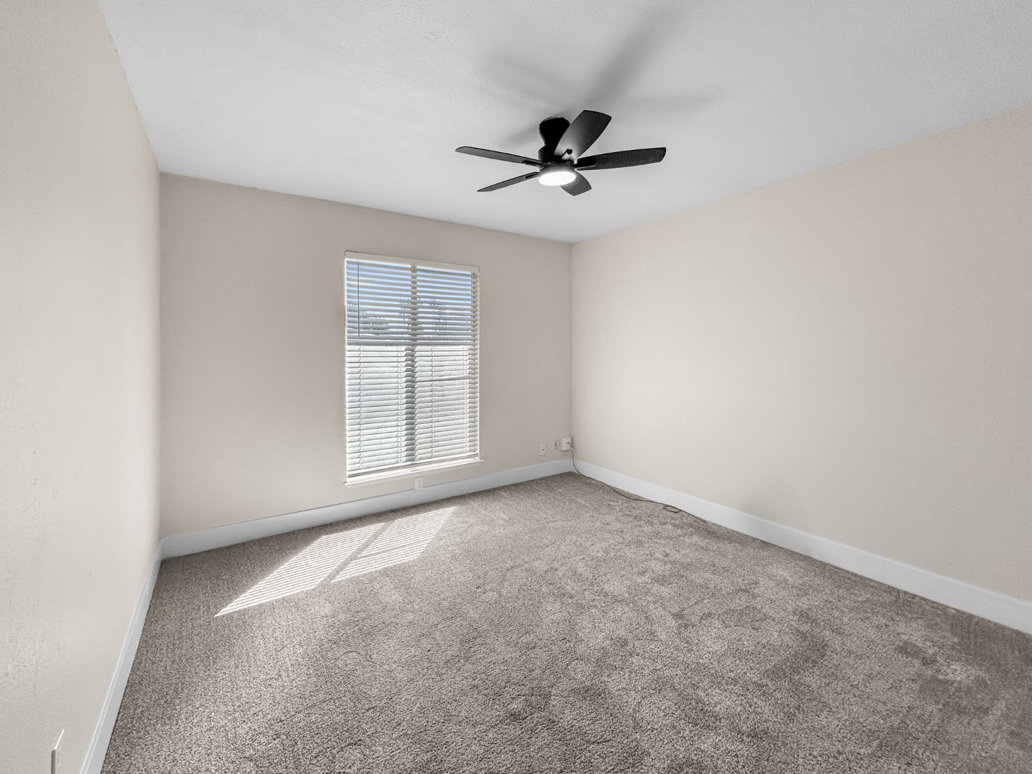 830 E Bedford Ave, Fresno, CA 93720