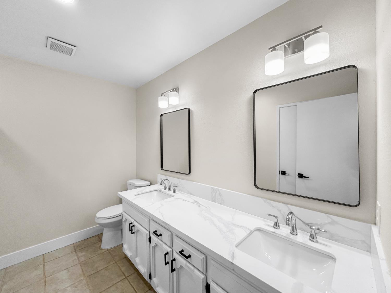 830 E Bedford Ave, Fresno, CA 93720