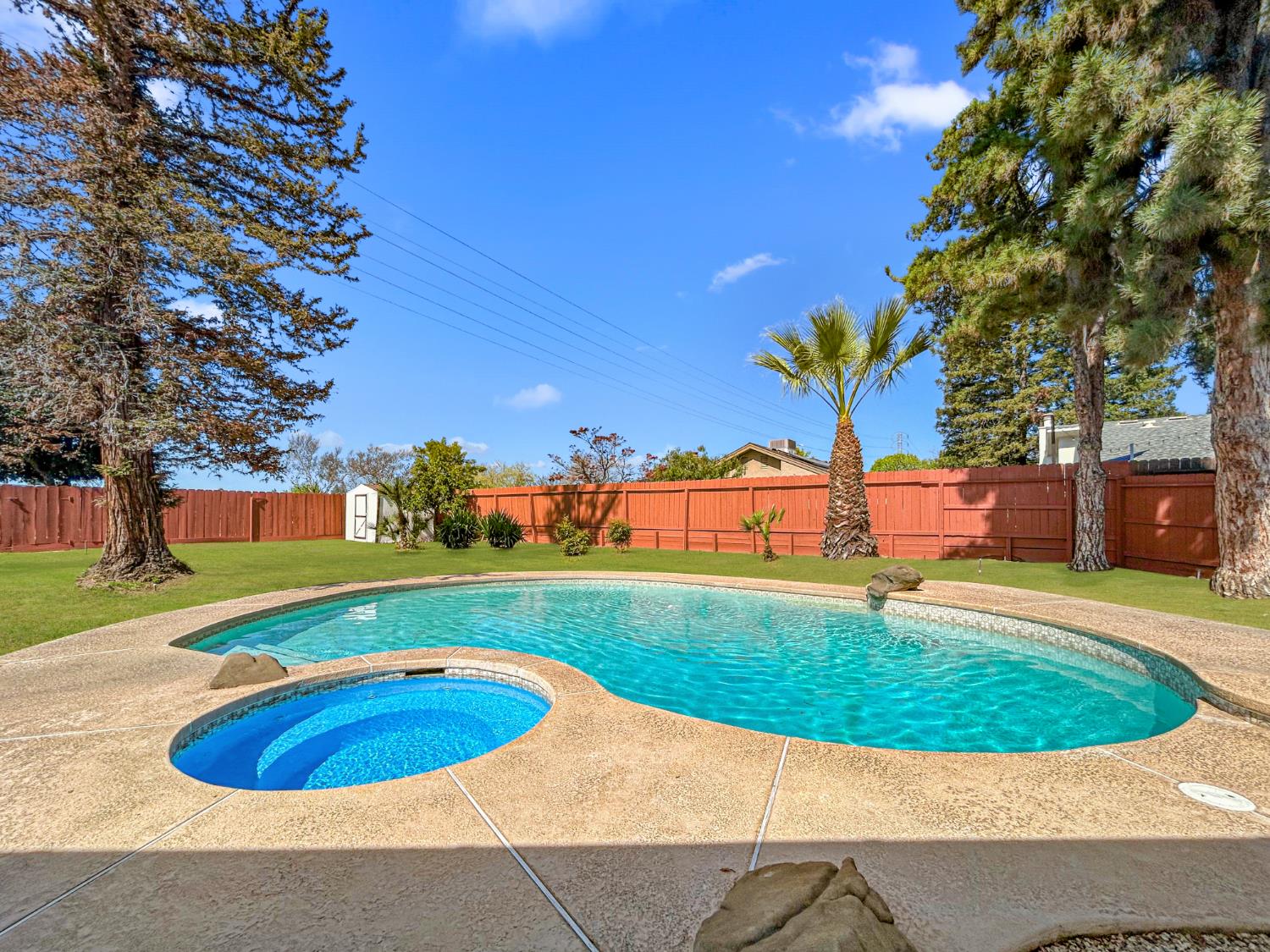 830 E Bedford Ave, Fresno, CA 93720