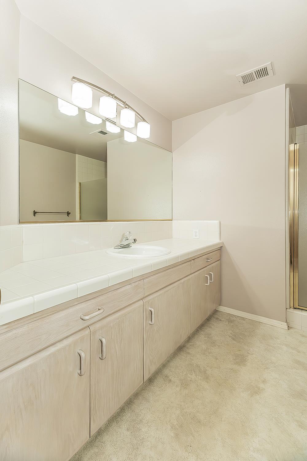 1282 W Flora Ave, Reedley, CA 93654