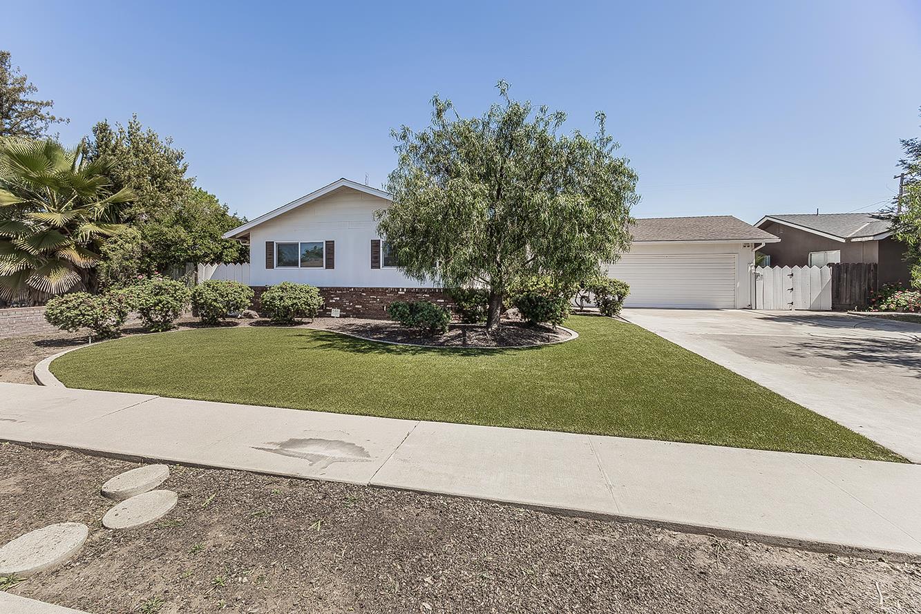 862 N Bates, Dinuba, CA 93618