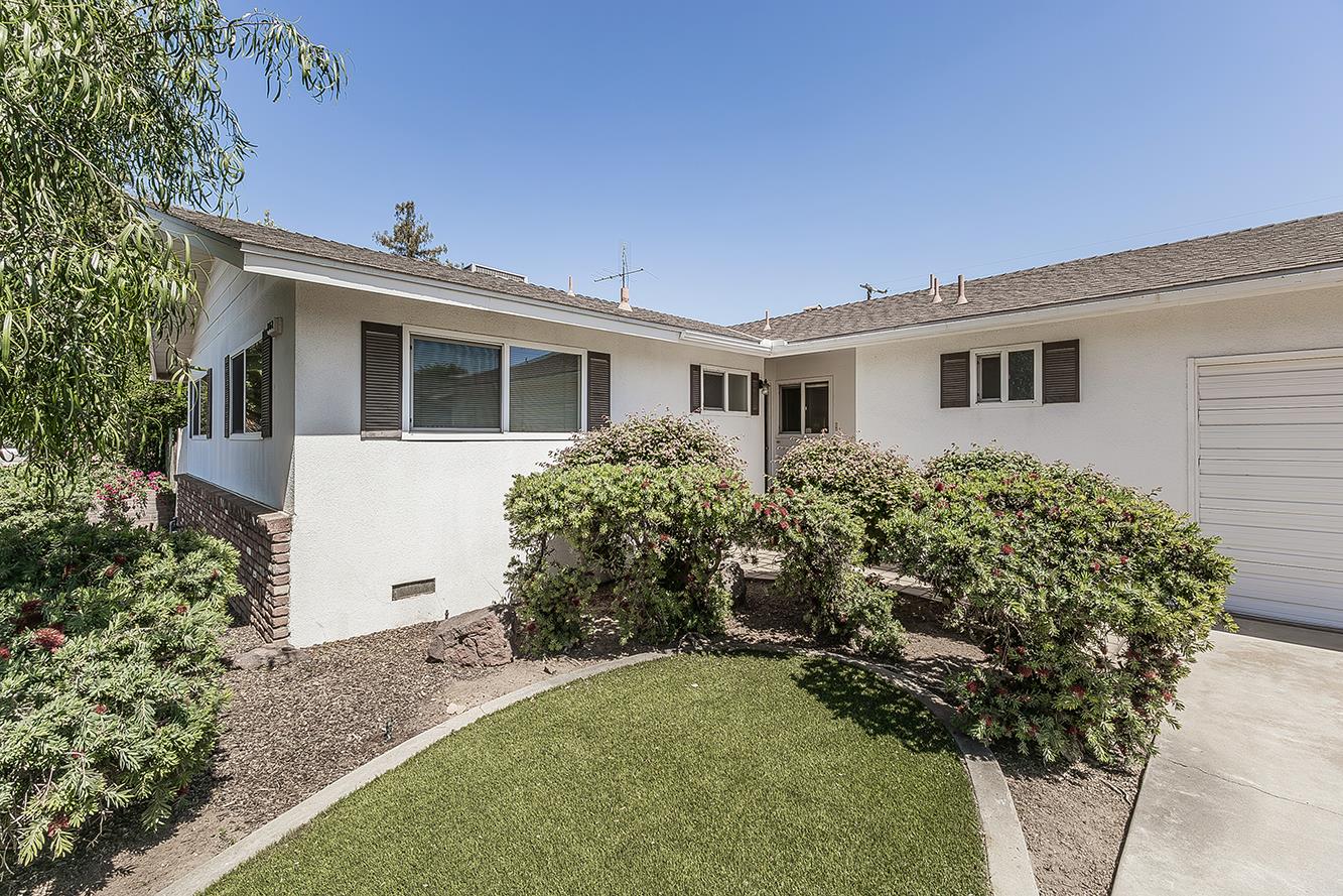 862 N Bates, Dinuba, CA 93618