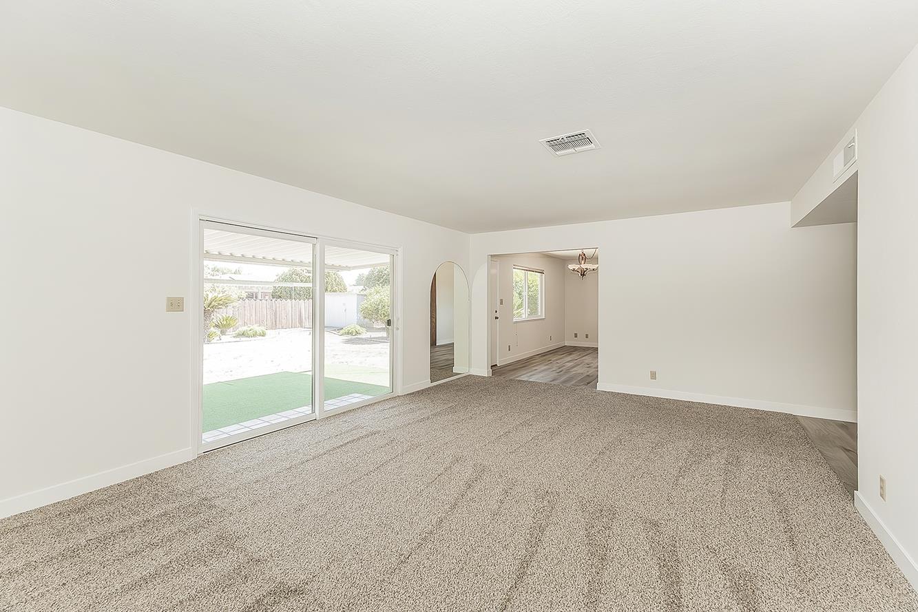 862 N Bates, Dinuba, CA 93618