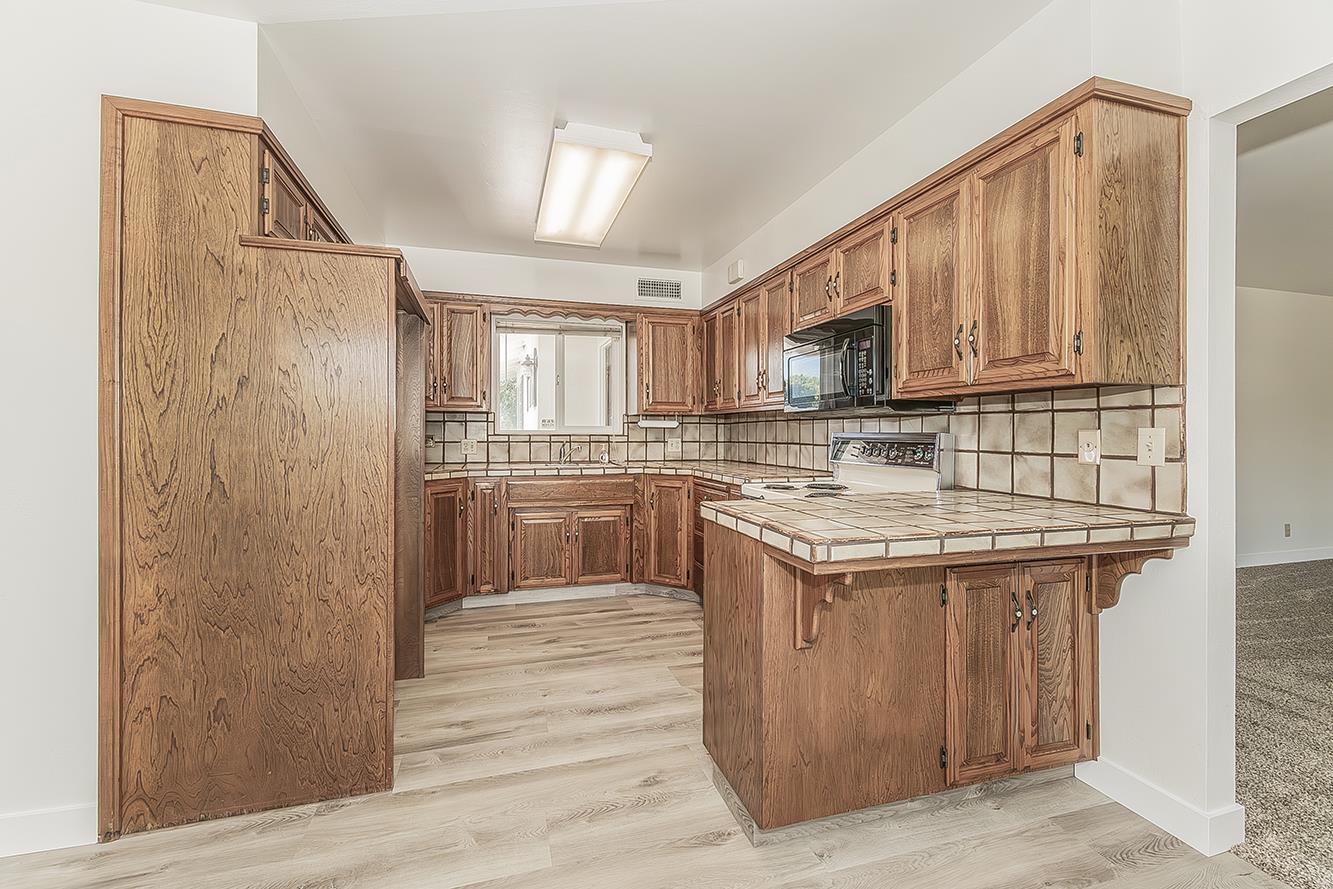 862 N Bates, Dinuba, CA 93618