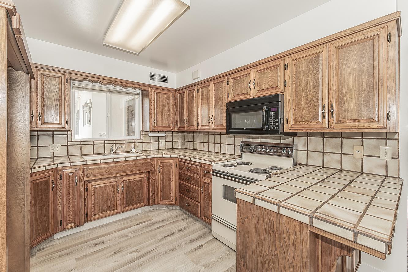 862 N Bates, Dinuba, CA 93618