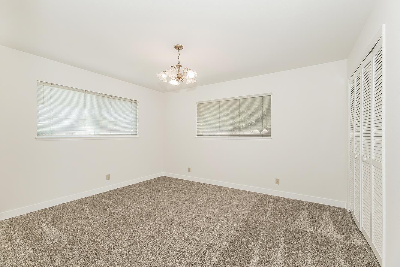 862 N Bates, Dinuba, CA 93618