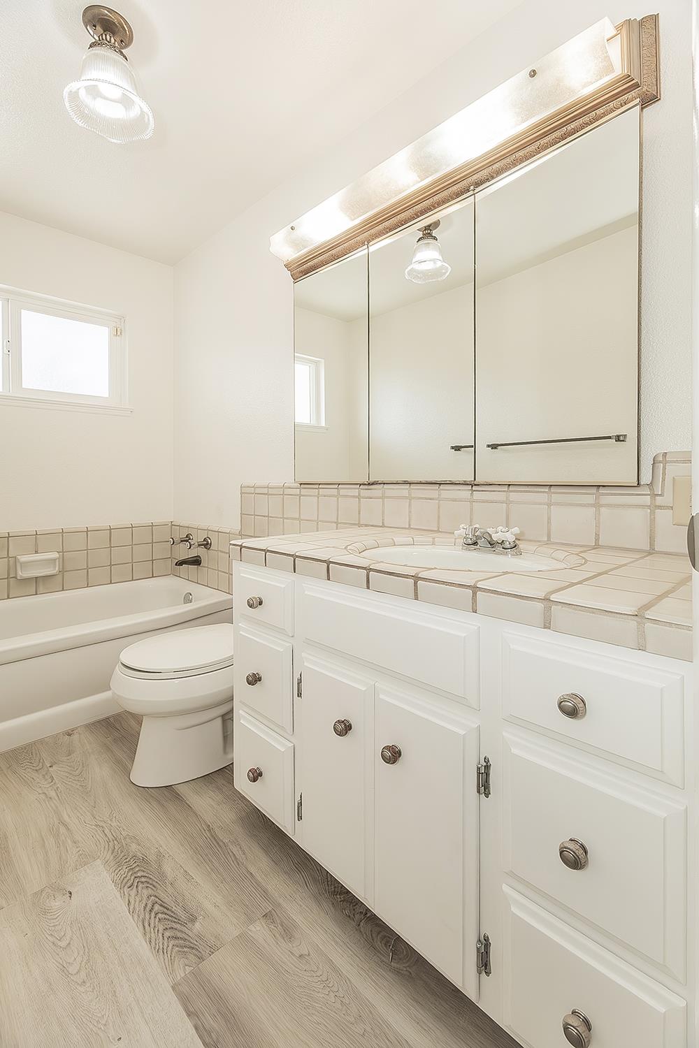 862 N Bates, Dinuba, CA 93618