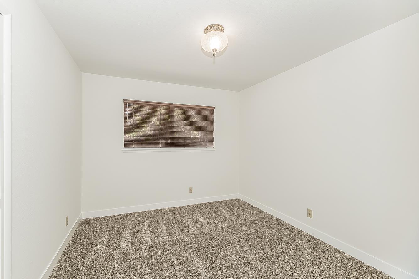 862 N Bates, Dinuba, CA 93618