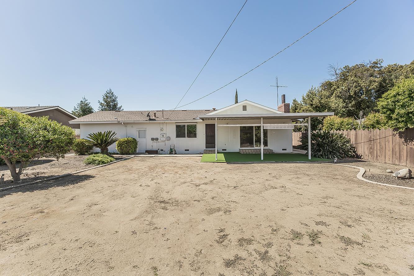 862 N Bates, Dinuba, CA 93618