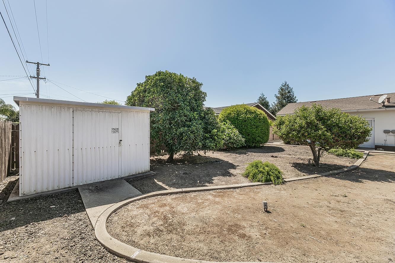 862 N Bates, Dinuba, CA 93618