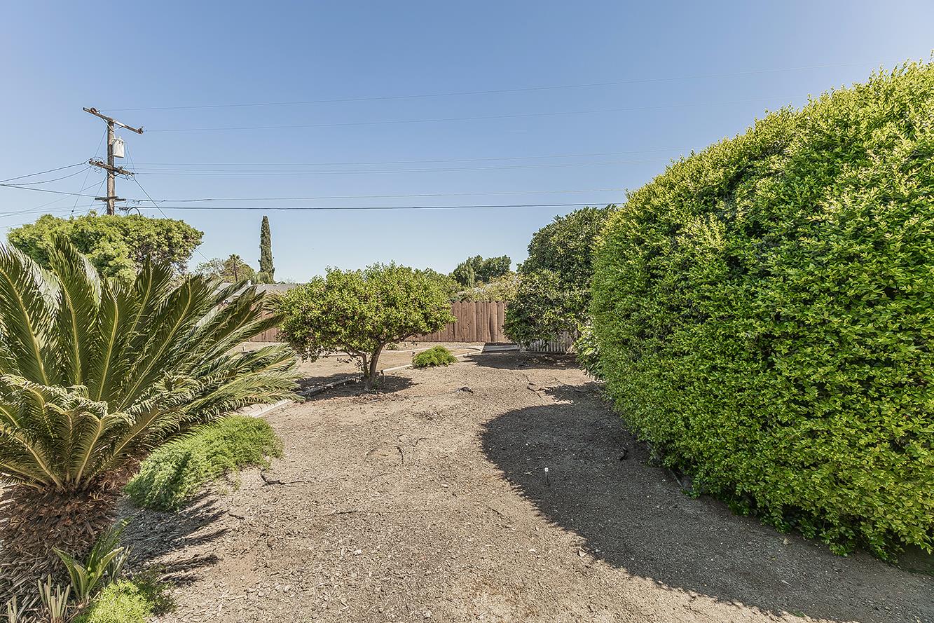862 N Bates, Dinuba, CA 93618