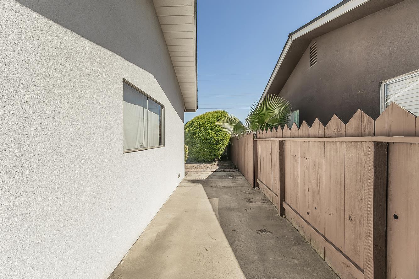862 N Bates, Dinuba, CA 93618