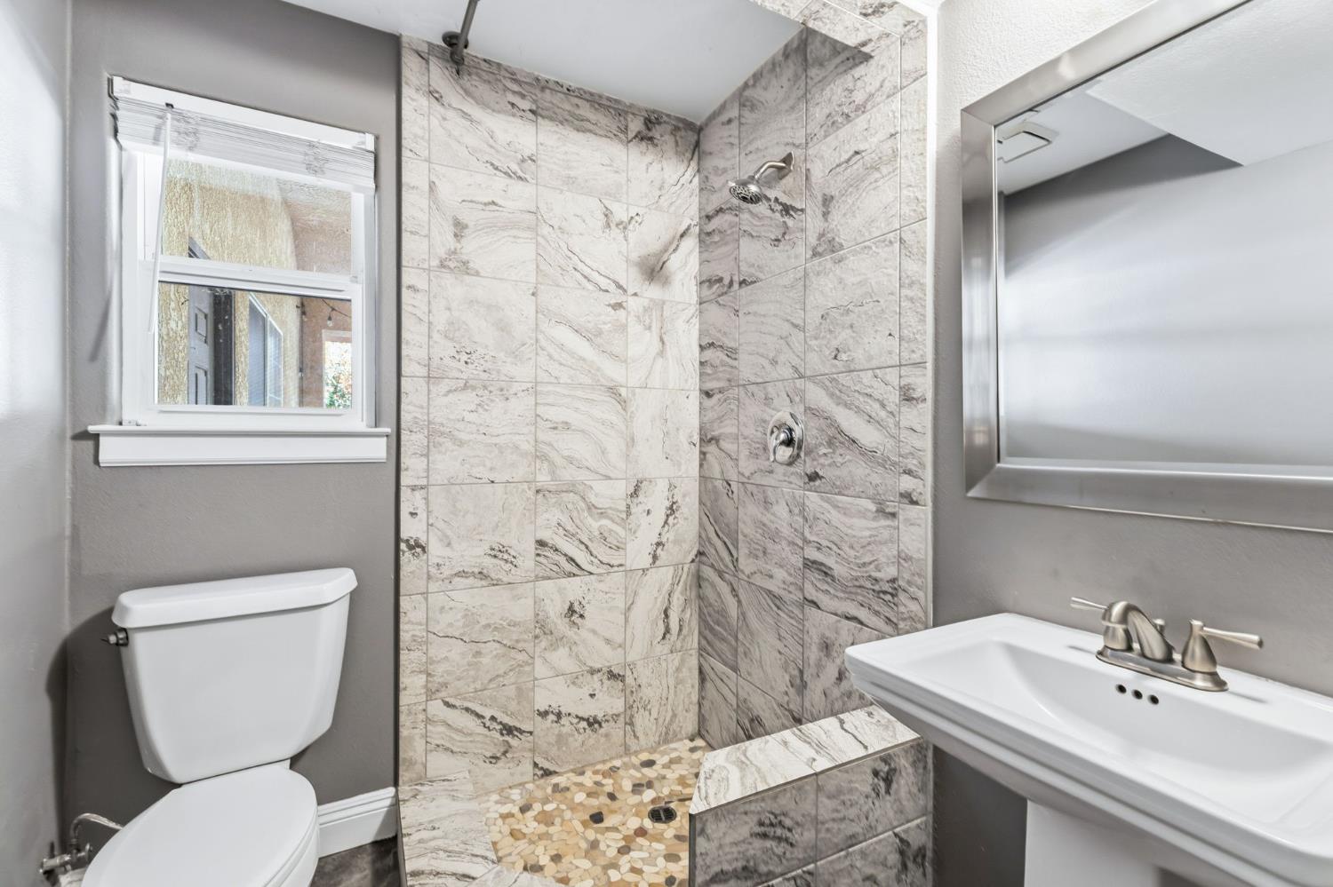 21678 Eastmere Ln, Friant, CA 93626