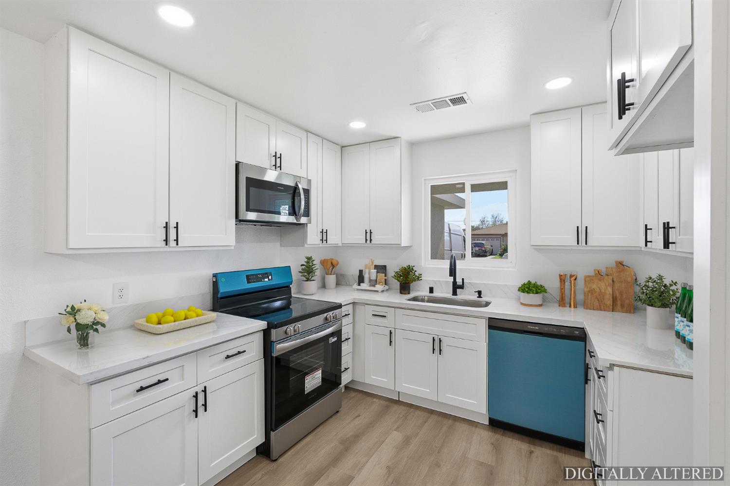 821 W Fairmont Ave, Clovis, CA 93612