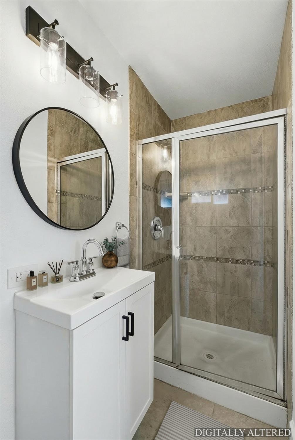 821 W Fairmont Ave, Clovis, CA 93612