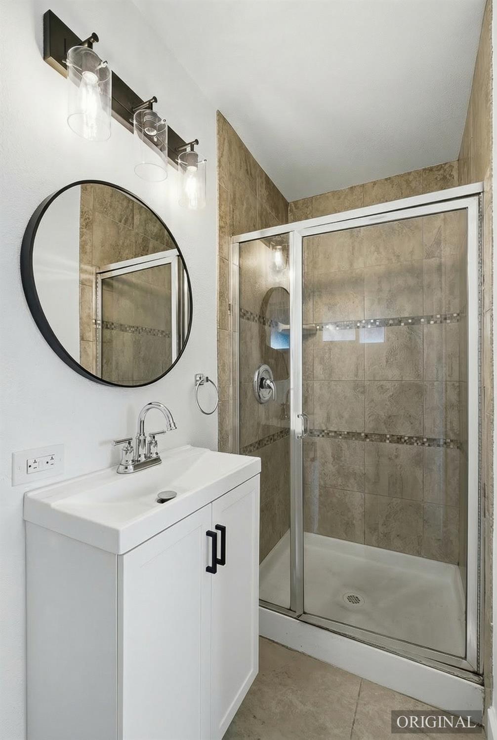 821 W Fairmont Ave, Clovis, CA 93612