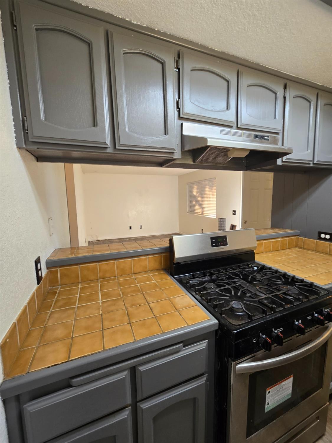 2712 Morin Ct, Bakersfield, CA 93304