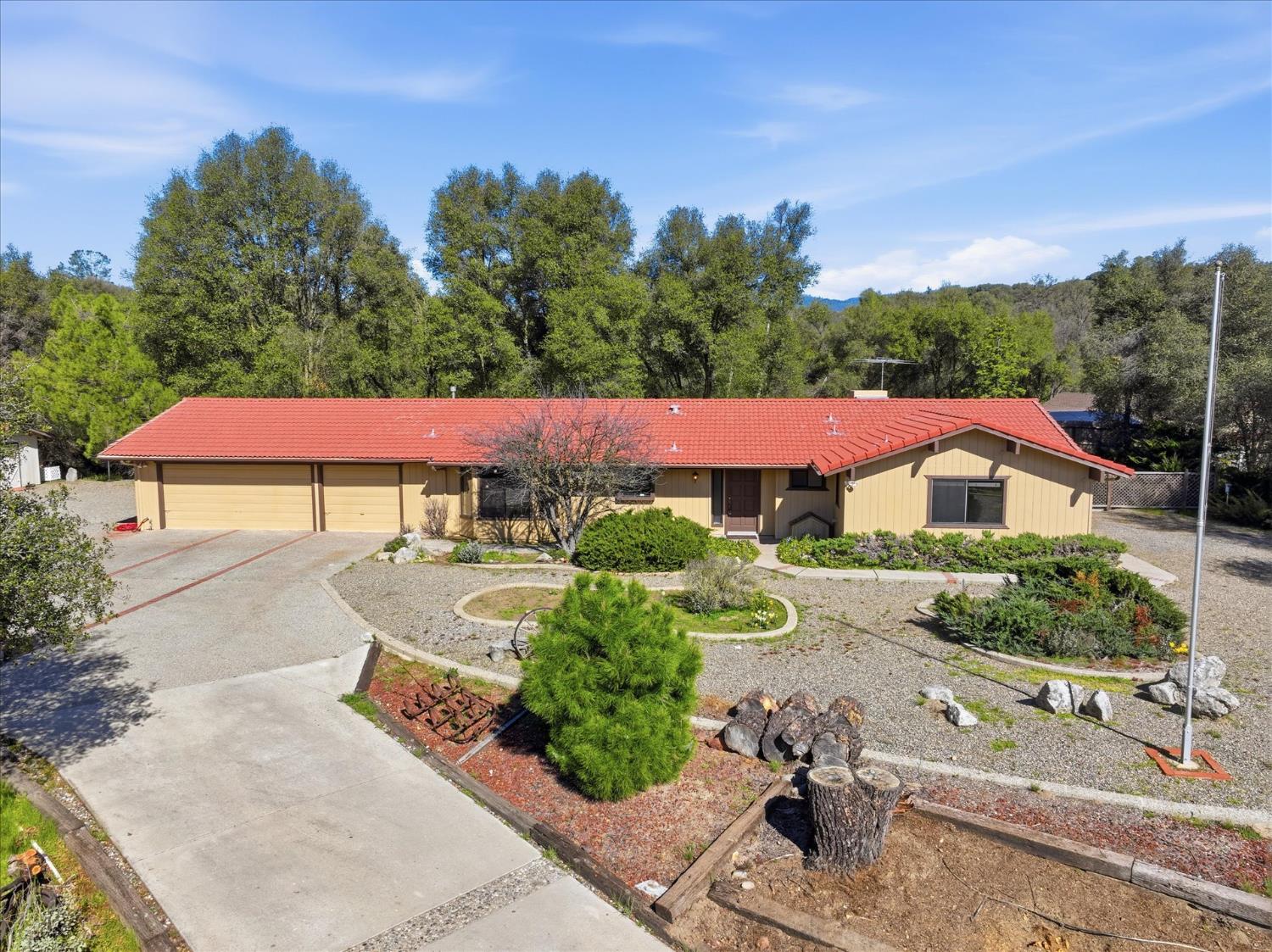 46300 Vista Del Rio, Oakhurst, CA 93644