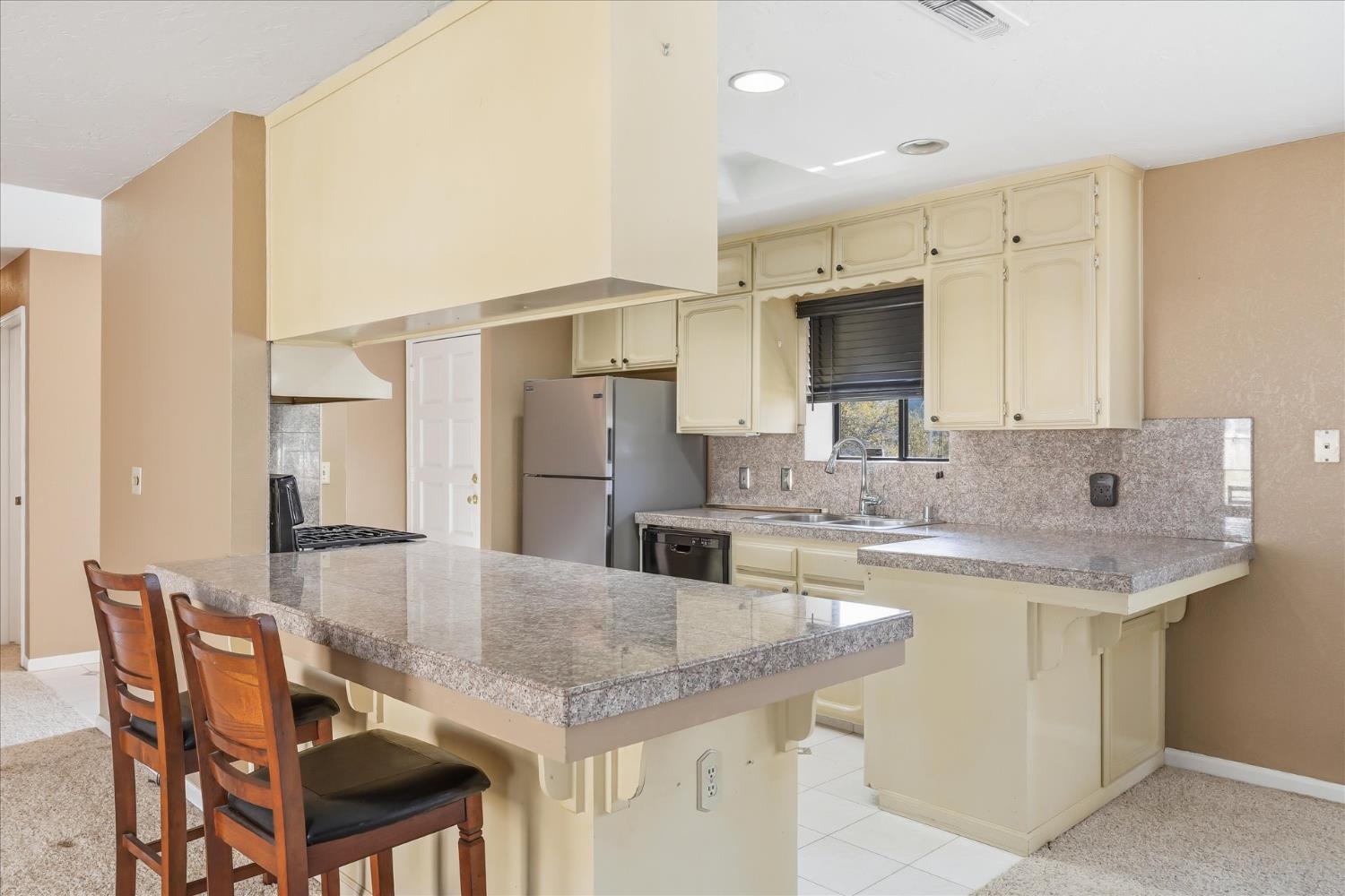 46300 Vista Del Rio, Oakhurst, CA 93644