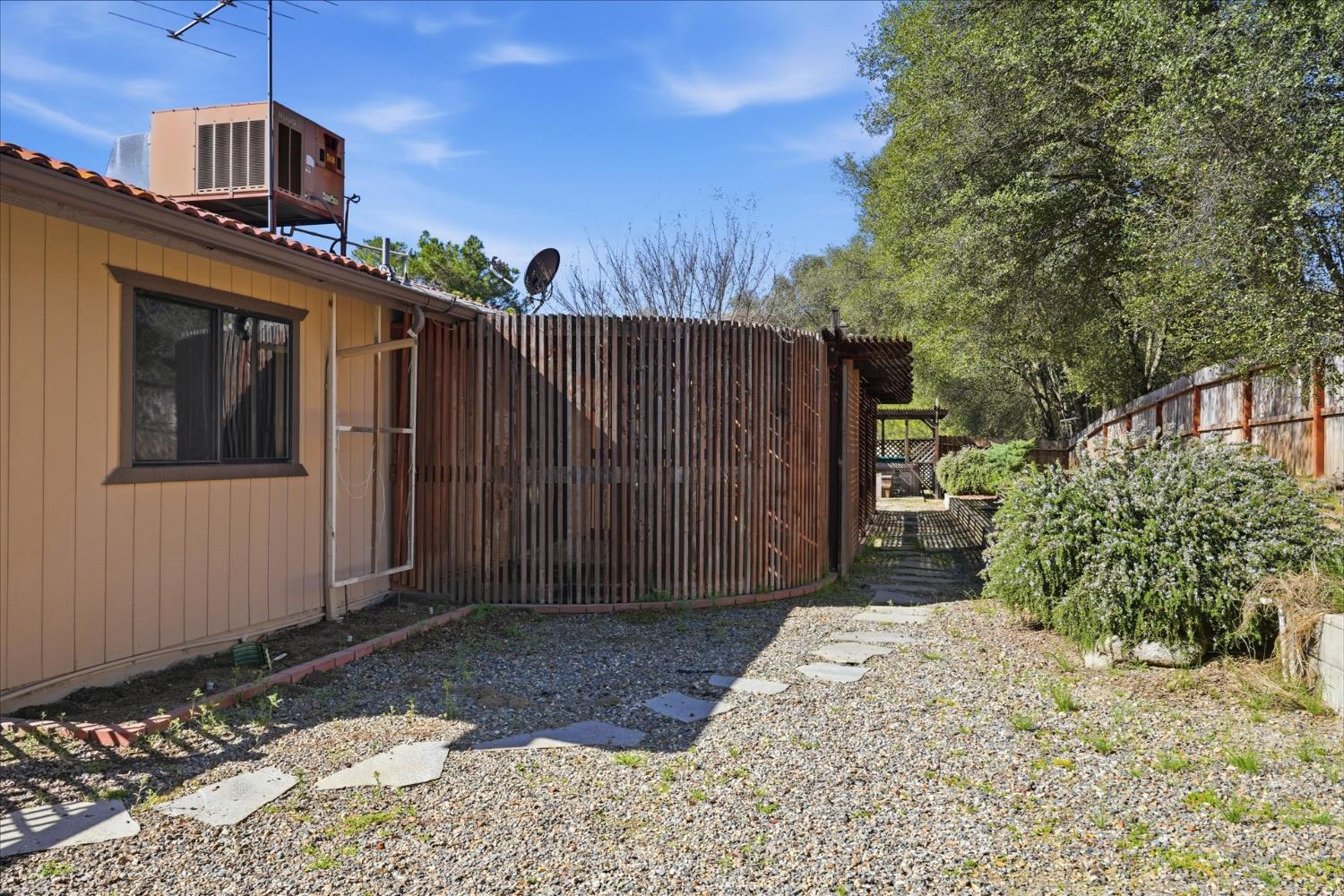 46300 Vista Del Rio, Oakhurst, CA 93644