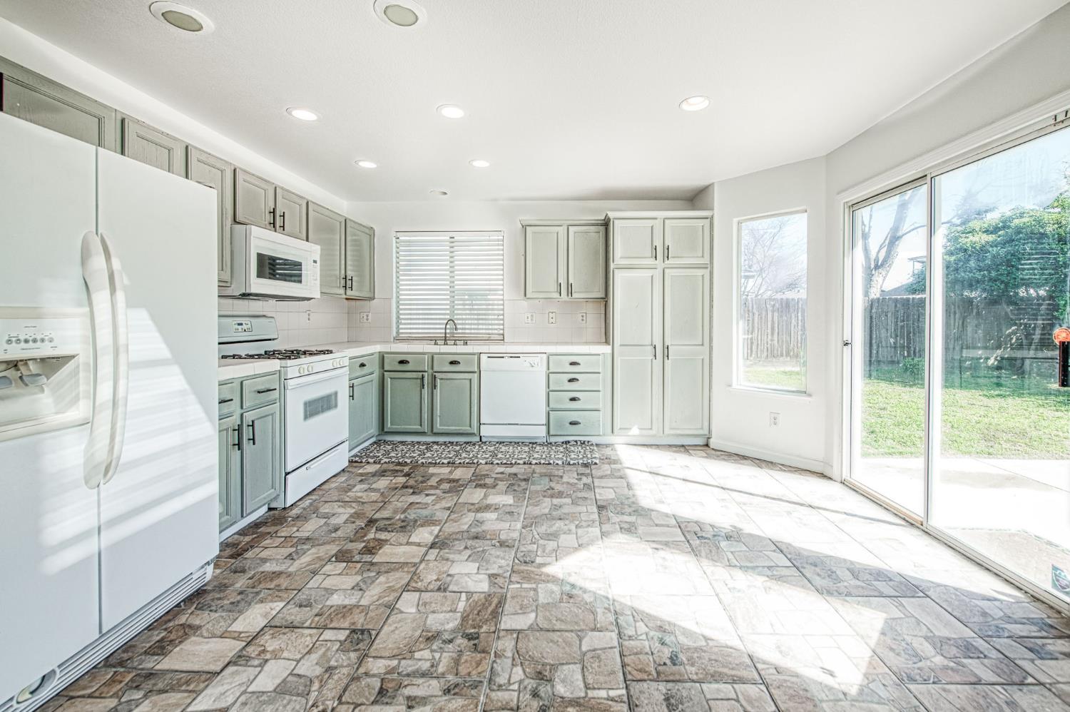 2836 Griffith Ave, Clovis, CA 93611