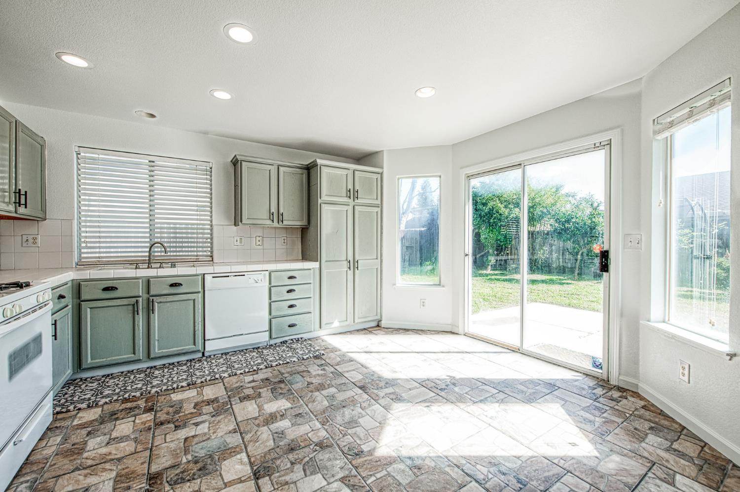 2836 Griffith Ave, Clovis, CA 93611