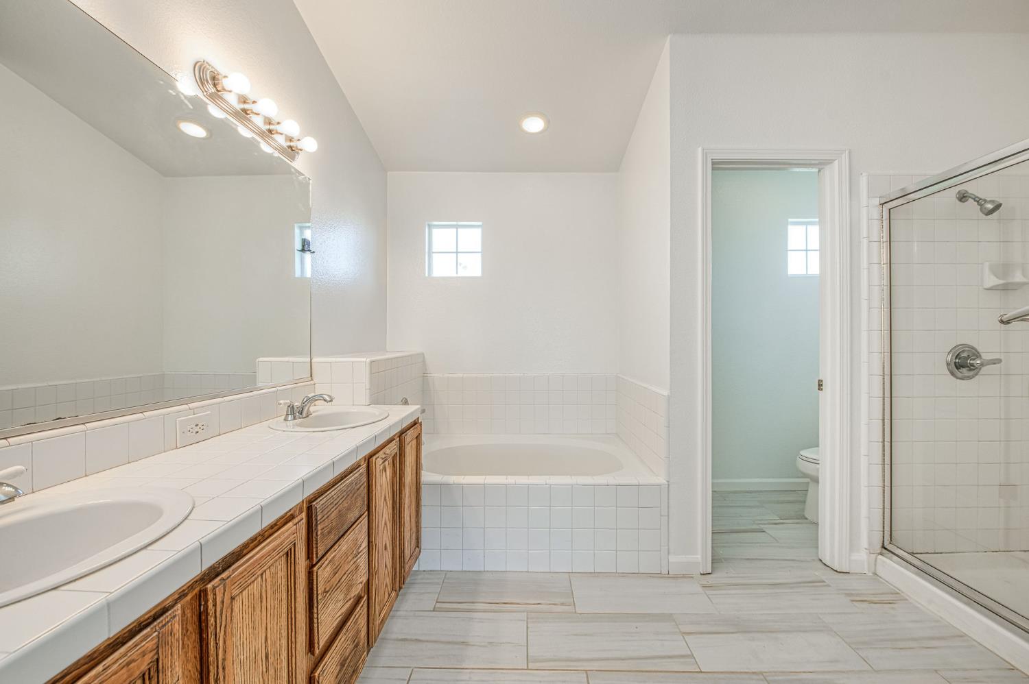 2836 Griffith Ave, Clovis, CA 93611