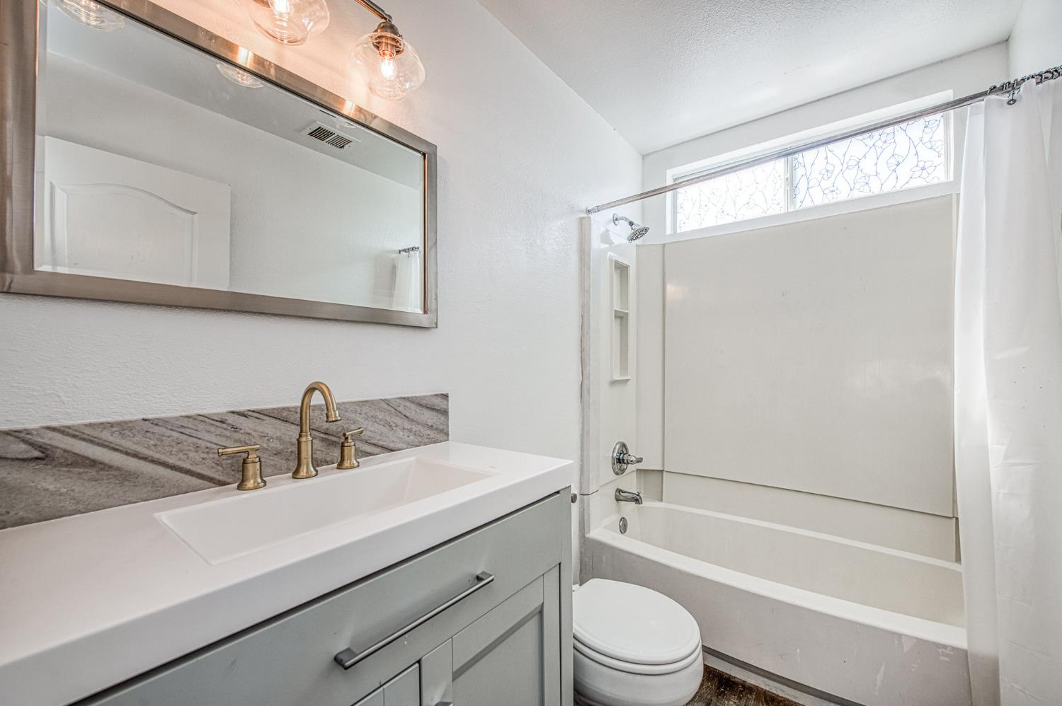 2836 Griffith Ave, Clovis, CA 93611