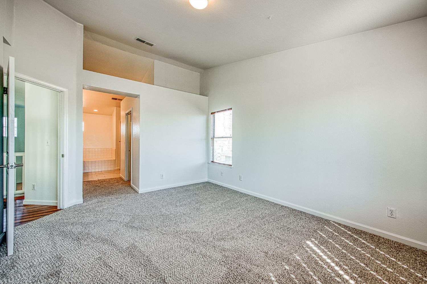 2836 Griffith Ave, Clovis, CA 93611