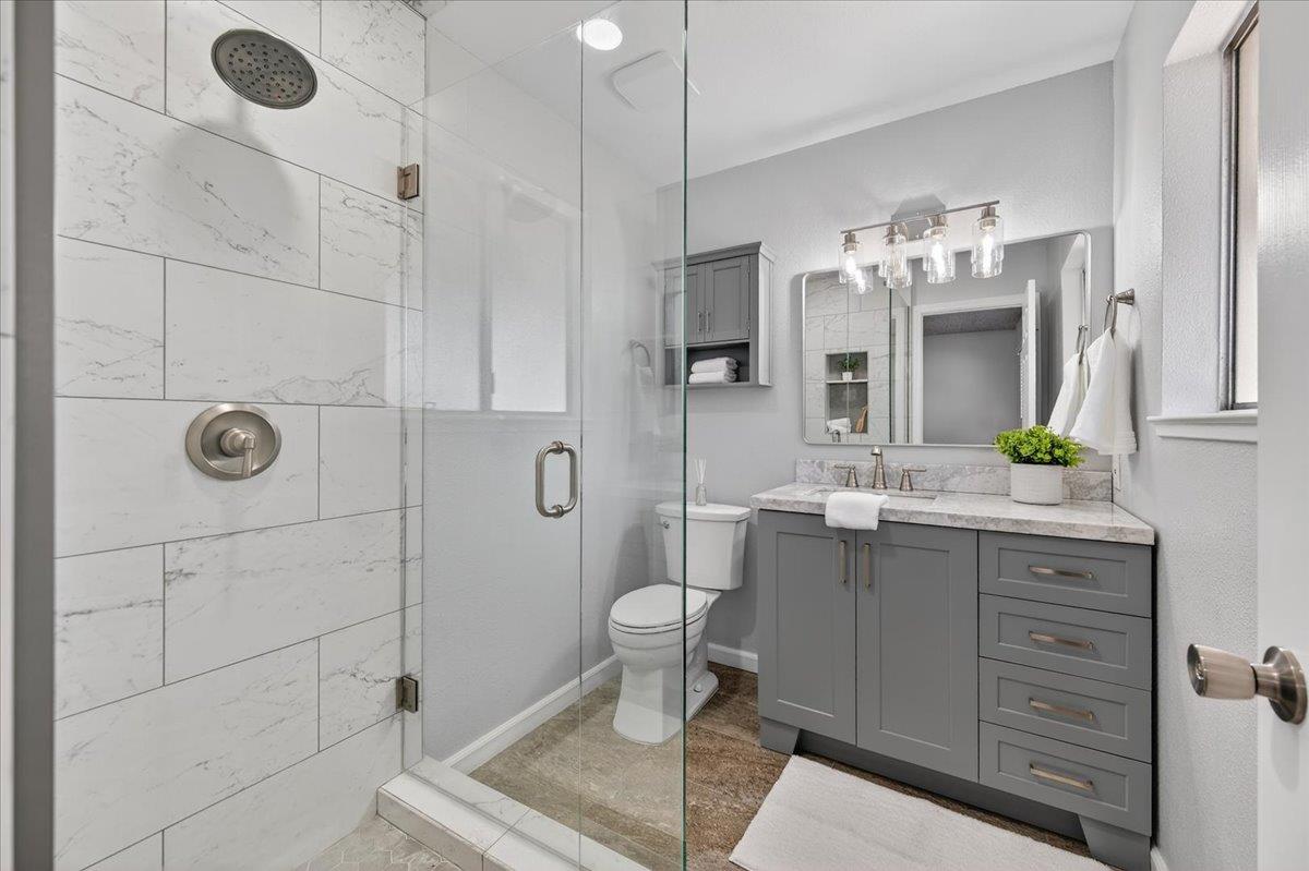 1235 W Dyer, Fresno, CA 93711