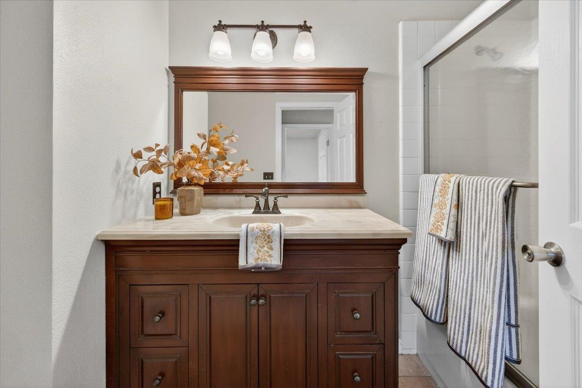 1235 W Dyer, Fresno, CA 93711