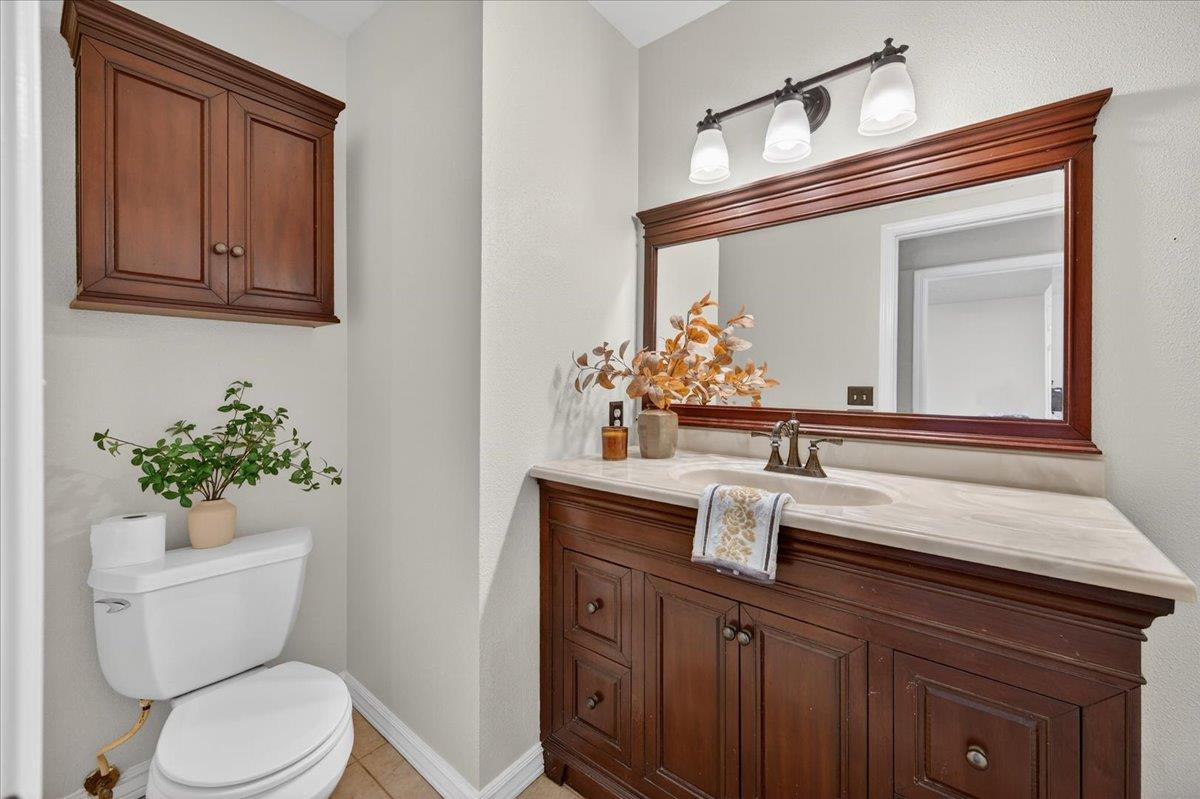 1235 W Dyer, Fresno, CA 93711