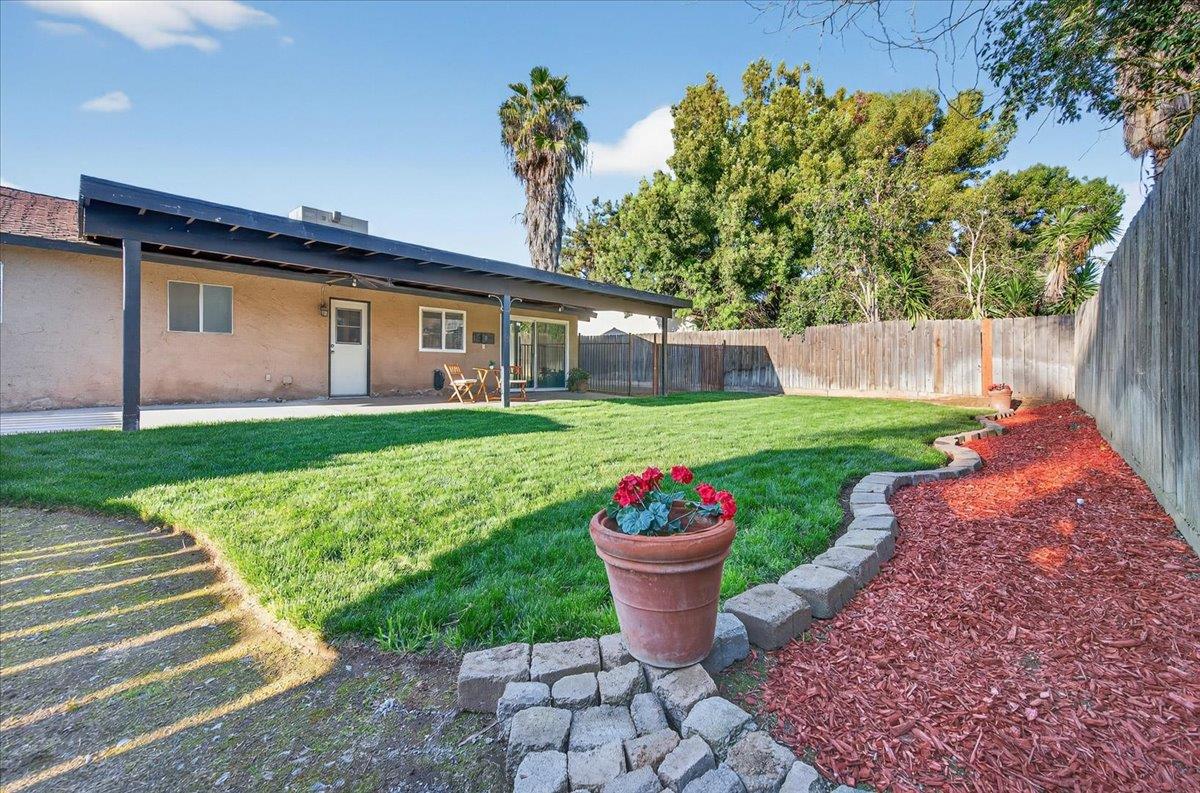 1235 W Dyer, Fresno, CA 93711