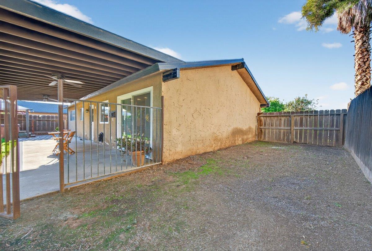 1235 W Dyer, Fresno, CA 93711