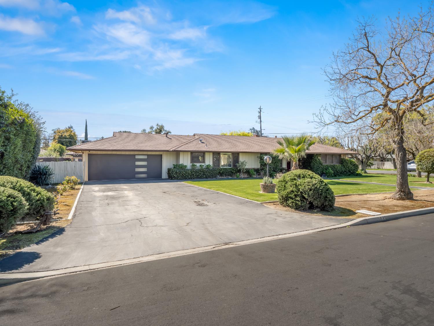 1035 W Alamos Ave, Fresno, CA 93705