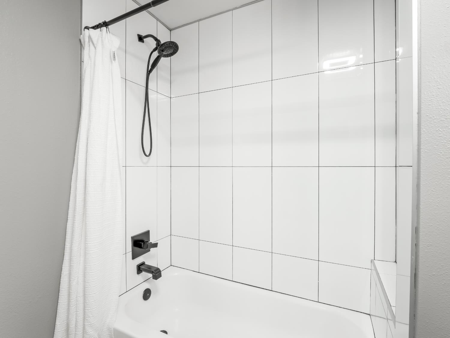 1035 W Alamos Ave, Fresno, CA 93705