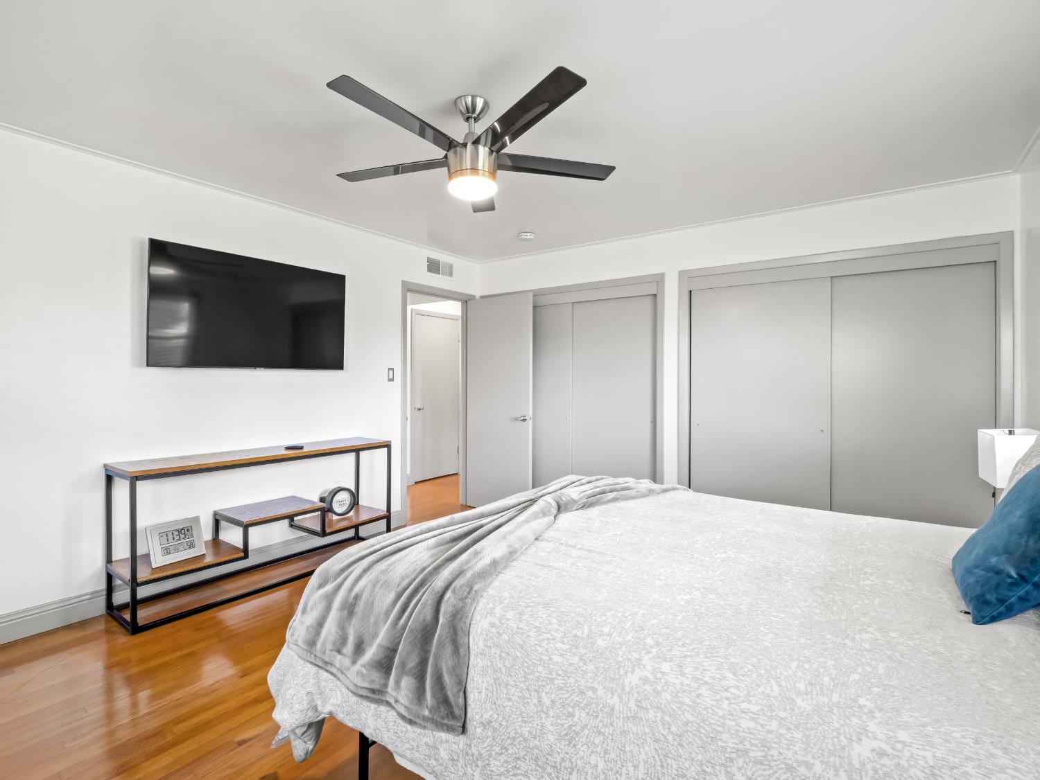 1035 W Alamos Ave, Fresno, CA 93705