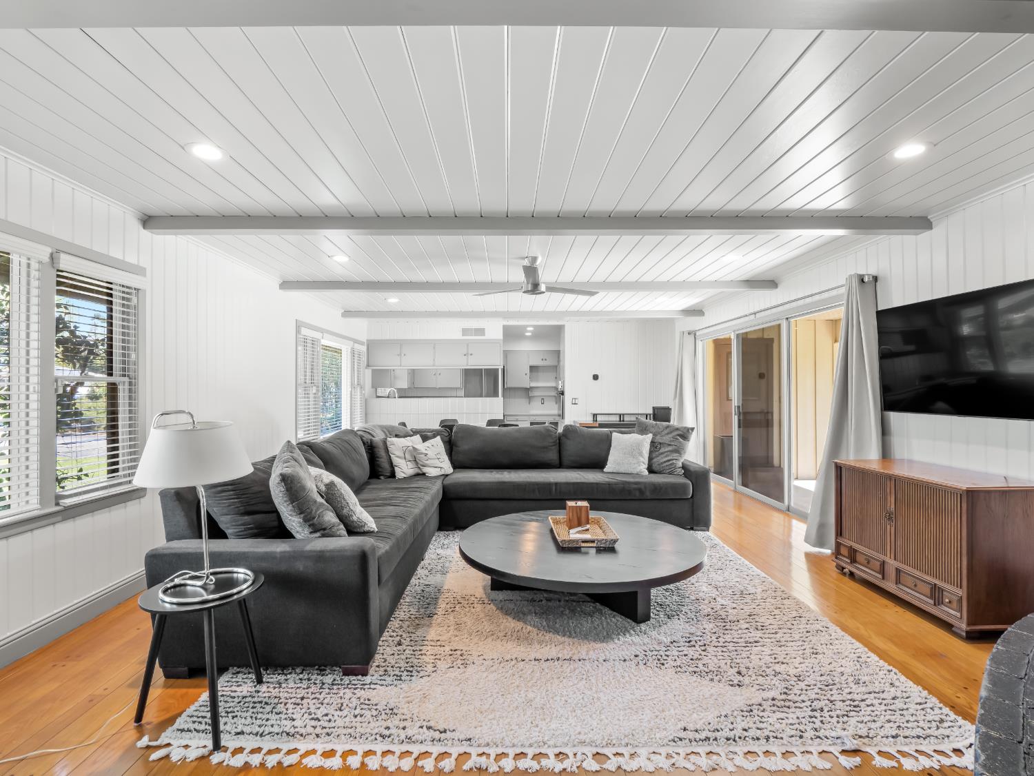 1035 W Alamos Ave, Fresno, CA 93705