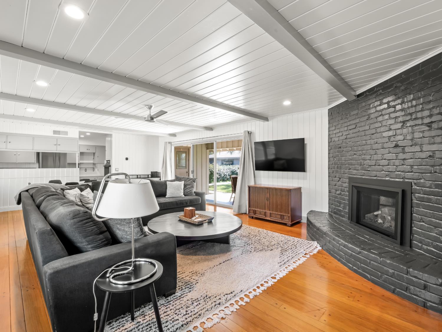 1035 W Alamos Ave, Fresno, CA 93705